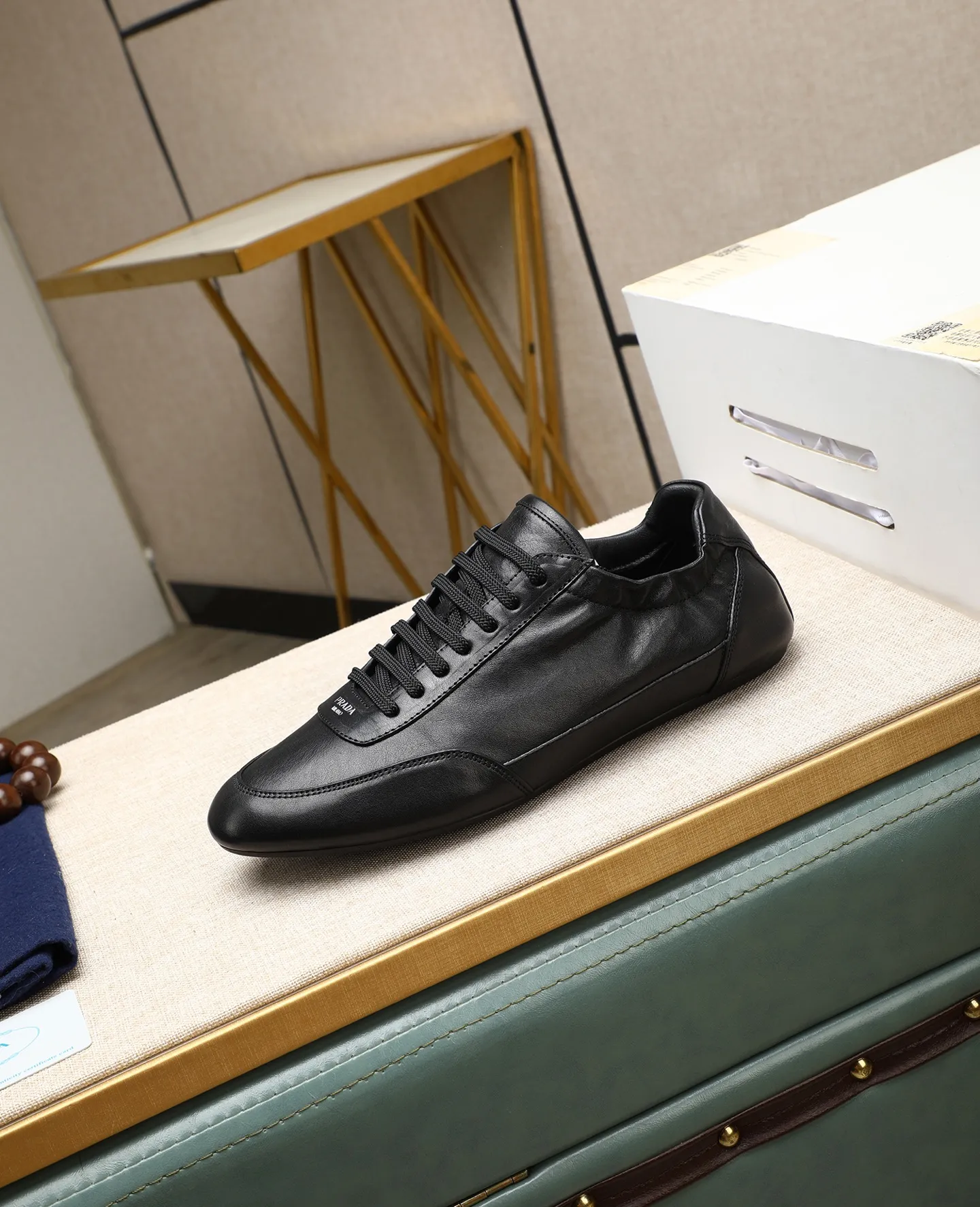 Men's shoes 💰 680 (top version) Product trademark: Prada "Prada" original casual shoes Regular size: 38-44 (can be customized to 45) Product materials: Original imported cowhide upper, original outsole.